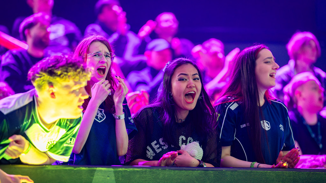 VCT EMEA fanoušci přihlížející z první řady